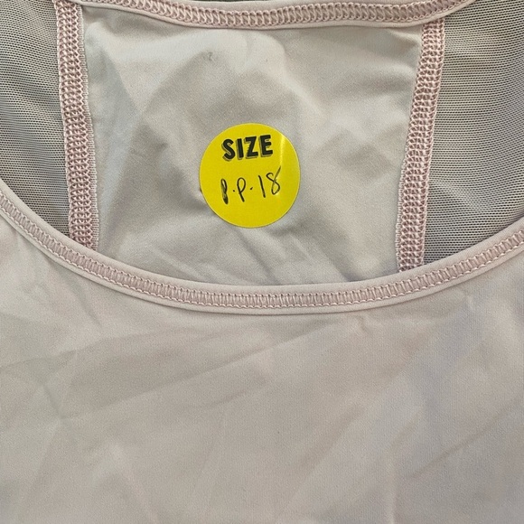 Tank top size medium - Picture 2 of 2